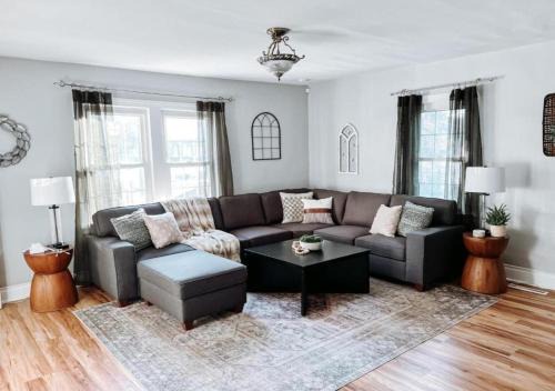 Berea House | Large 4 Bedroom Home Close to Airport and IX Center