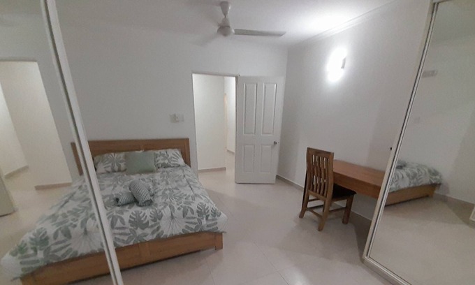 Wagaman House | Large 4 Bedroom Suburban Gem - 5 min to everything