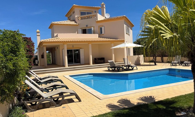 Albufeira Villa | Large 4 Bedroom Villa with BBQ Terrace, WIFI, Air Con, and Private Pool