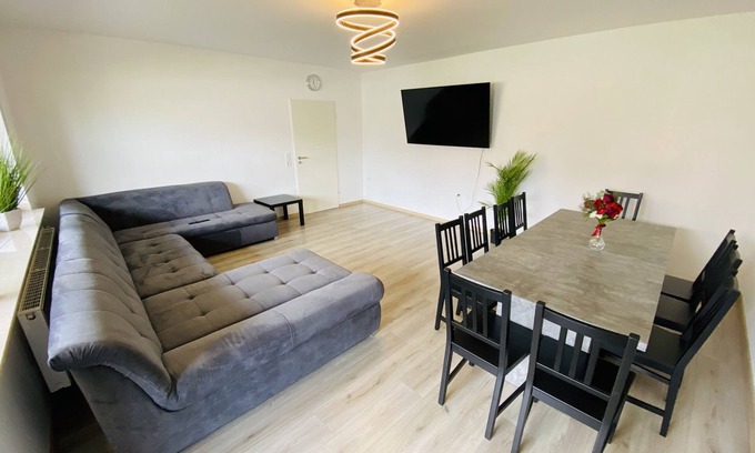 Marienloh Apartment | Large 4 room accommodation + own parking spaces