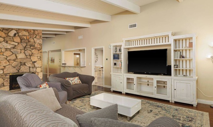 Granada Hills North House | Large 4BD - Pool - Gym - 2 Master Suites