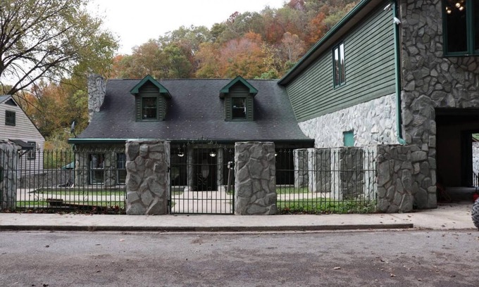 Williamson House | Large 4BR Buffalo Mountain Retreat in Williamson with pool, Ride to trails
