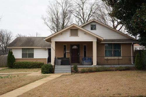 Crosstown House | Large 4BRHome Near Zoo, Downtown, Beale Street
