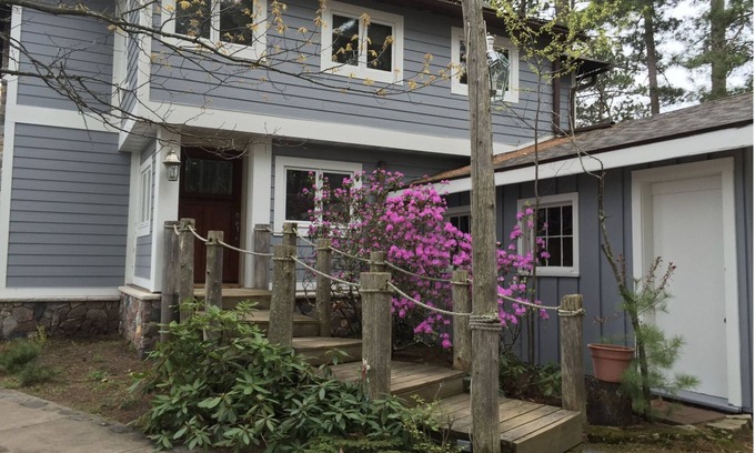 Minocqua House | Large 5 bed/5.5 bath house surrounded by water on beautiful Lake Minocqua!