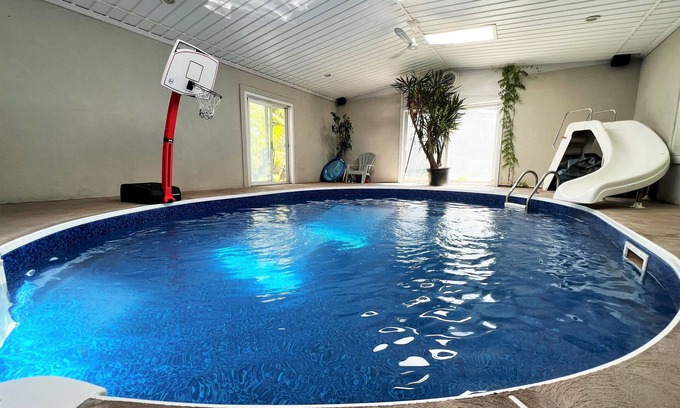 Harrow House | Large 5 Bed Family Home w/Indoor Swimming Pool!