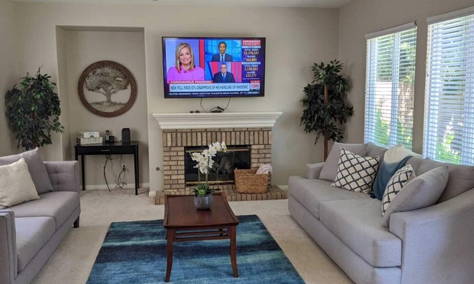 Oak Creek House | Large 5 Bed Home in a Gated Community