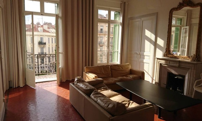 Carnot Apartment | Large 5 bedroom Flat in Cannes City Centre
