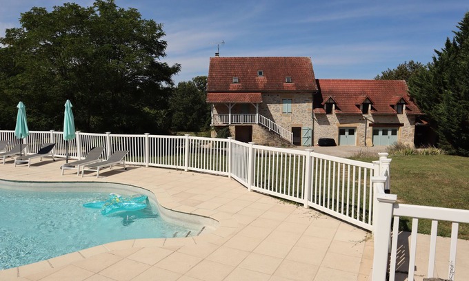 Caylus House | Large 5 Bedroom House in Parisot, Tarn et Garonne with 15m Pool