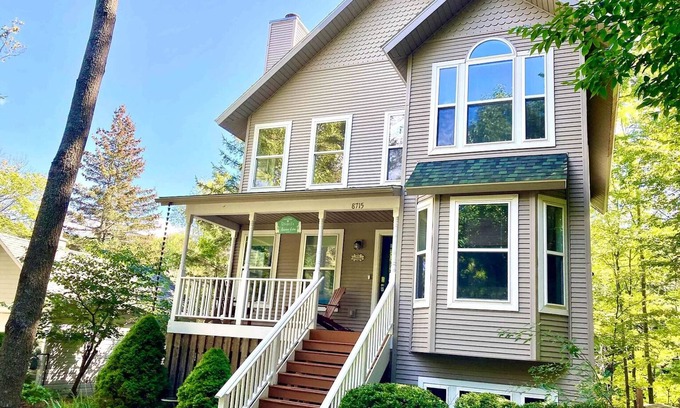Maple City House | Large 5 Bedroom Sleeping Bear Home w/Big Glen Lake access across the street