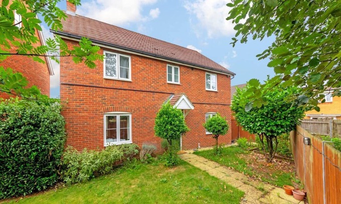 Bedford House | Large 5BR Home in Bedford Ideal for big groups