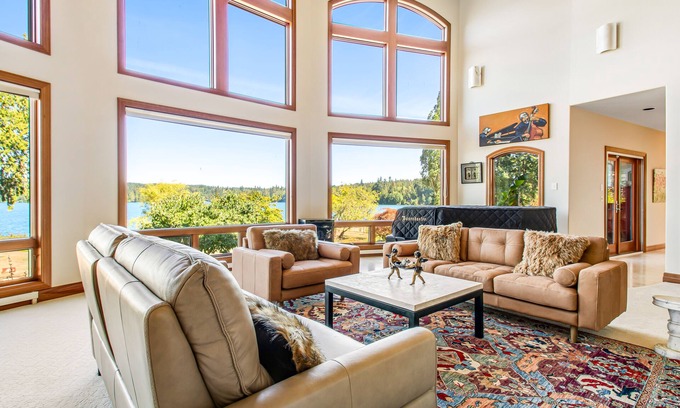 Kingston House | Large 6,600 sq. ft. home with swim spa, tanning bed, jacuzzi, red light & kayaks