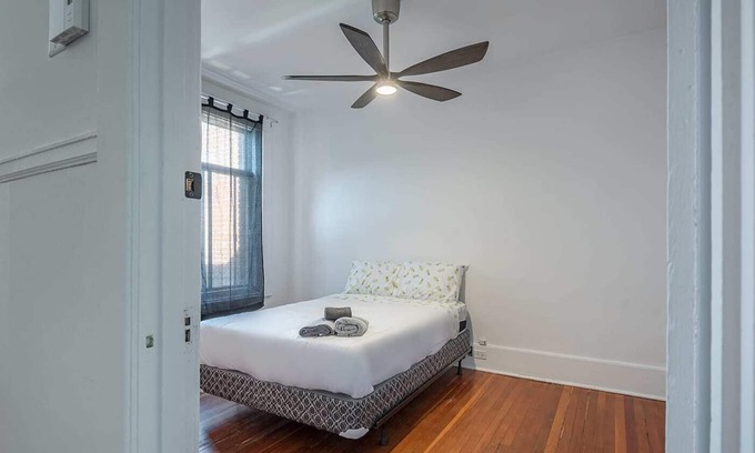 Hochelaga-Maisonneuve Apartment | Large 6 Bedroom Apartment - Beautiful Montreal