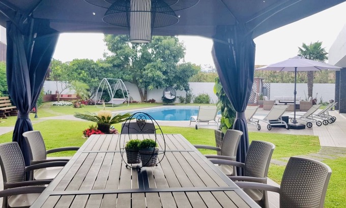 Fenais da Luz House | LARGE 6 BEDROOMS LUXURY HOME WITH POOL AND OUTSIDE HOT TUB