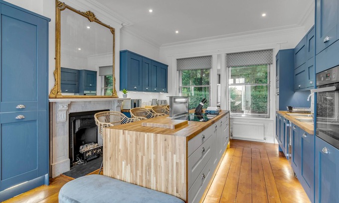 Norwich House | Large 6BR house | sleep 12 |Great views | Netflix | 500mps Wifi