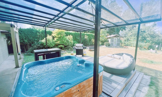 Chilliwack Proper Village West House | Large 7 bed home on half acre lot 2 min from downtown.