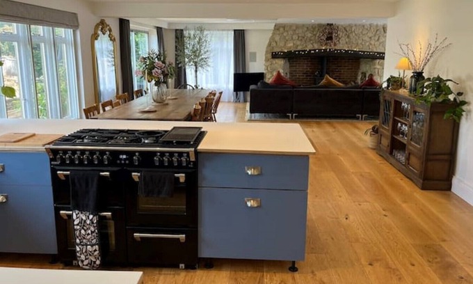 Eccles House | Large 8 bedroom house with entertainment room