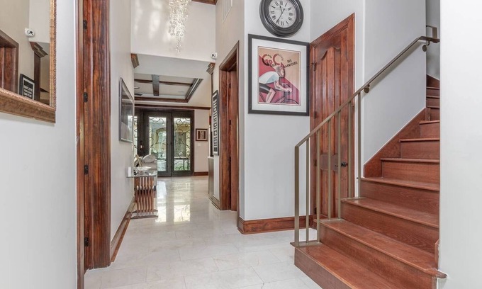 Chestnut House | Large and Luxurious House in Downtown Austin