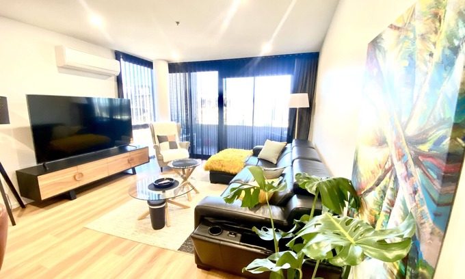 Denman Prospect Apartment | Large and Specious 2br/2ba Apartment