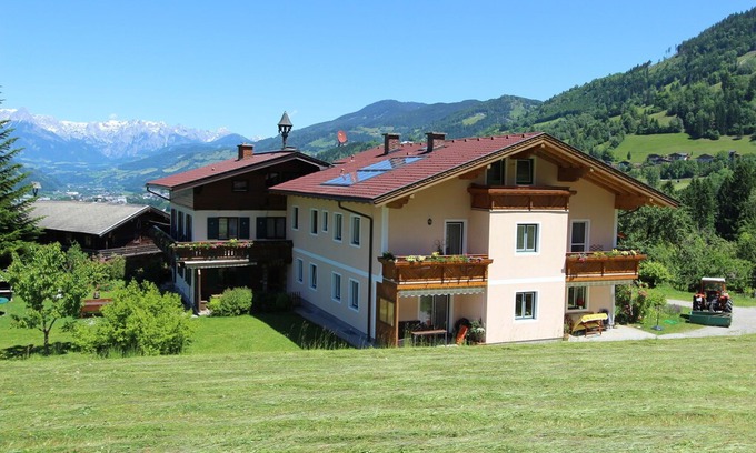 Sankt Veit im Pongau Apartment | Large Apartment in Sankt Johann im Pongau near Ski Area