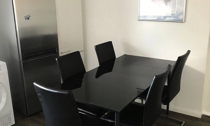 Leichlingen Apartment | Large apartment with 2 bathrooms and 2 large parking spaces