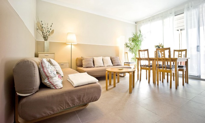 Les Corts Apartment | LARGE APARTMENT WITH LARGE TERRACE 6 PEOPLE