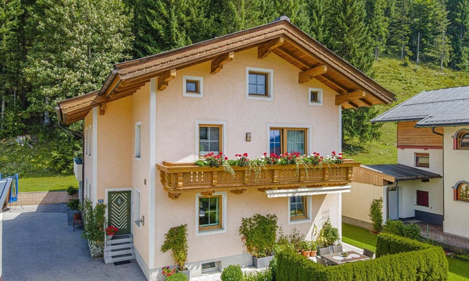 Hochfilzen Apartment | Large apartement, 2 car-minutes from ski lift
