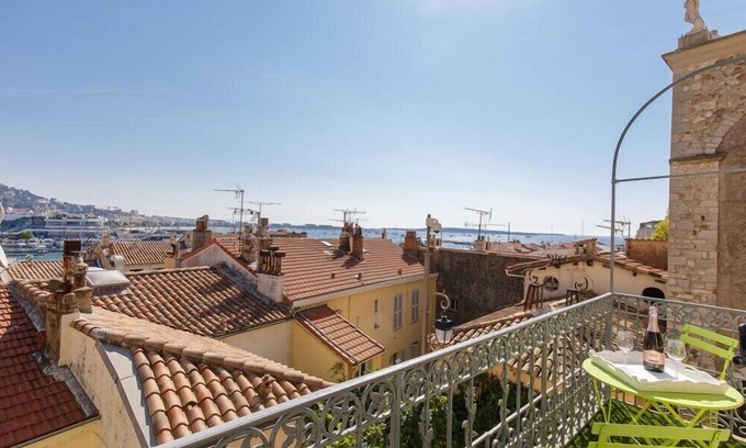 Le Suquet Apartment | Large apartment close to beaches and restaurants, Sea view Le Suquet Calm and central