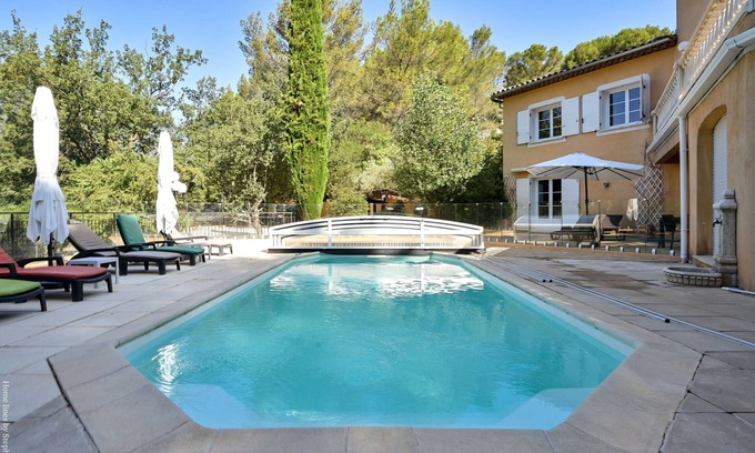 La Bouilladisse Apartment | Large apartment with terrace and pool view