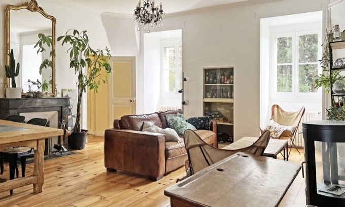 Dufau-Tourasse Apartment | Large apartment in an 18th century English villa
