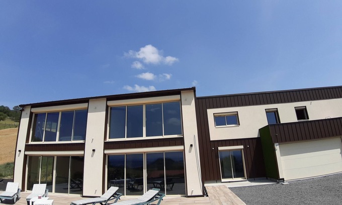 Aulhat-Flat House | Large apartment in contemporary house with quiet panoramic view.