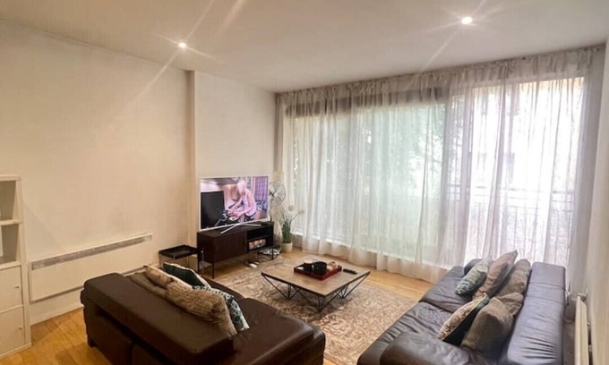 Islington Apartment | Large apartment Kings Cross Granary Square