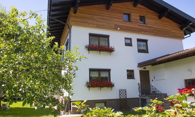 Worgler Boden Apartment | Large apartment near the ski bus