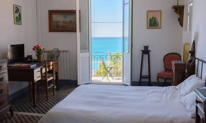 Old Town Apartment | Large apartment with incredible sea views 008065-LT-0272