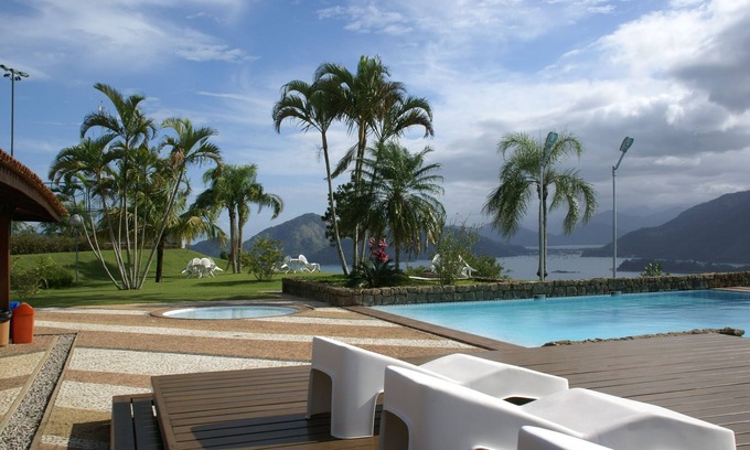 Toninhas Apartment | large apt 3 bedrooms, condominium with security and leisure area overlooking the sea