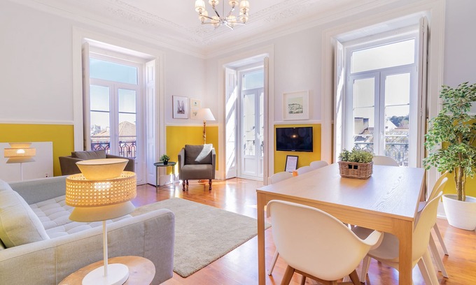 Principe Real Apartment | Large Bairro Alto C up to 22guests by Central Hill