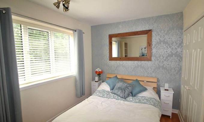 Doncaster Apartment | Large Balcony Apartment - Town & Races -2 Dbl Beds