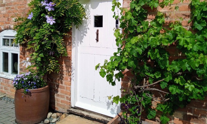Kneesall House | Large Barn Conversion Sleeps 12 Sherwood Forest