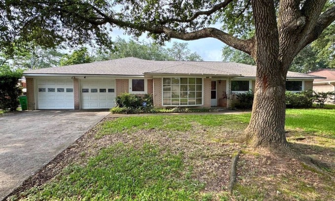 Baytown House | Large Baytown Home | 4BR, 2.5BA | Near Houston | Budget-Friendly