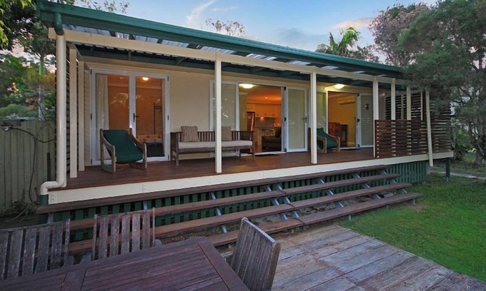 Amity Point House | Large beachside house in quiet bush surroundings
