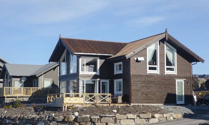 Steinsland Cabin | Large, beautiful cottage by the sea 45 min from Bergen! High Standard!