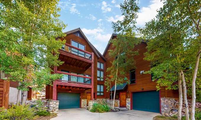 Old Town Condo | Large & beautiful home with private washer/dryer, fireplace, WiFi & hot tub