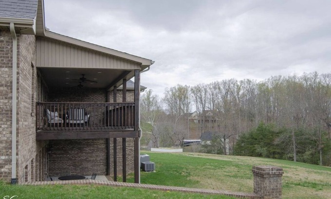 Somerset House | Large Beautiful House in Somerset/lake Cumberland
