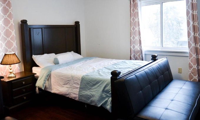 Argyle House | Large bedroom near Downtown London, Fanshawe College