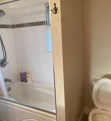 Richmond House | Large bedroom with private bathroom
