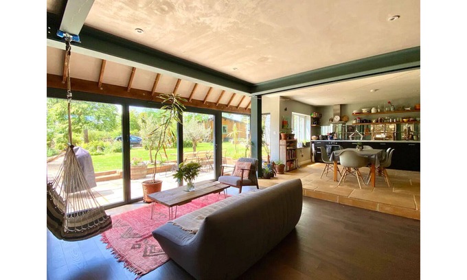 Frome House | 🌿 Large Boutique Family Home - Central Frome