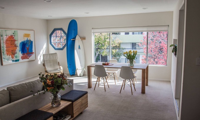 Wilshire Montana Apartment | Large, bright, and sunny apartment steps from beach