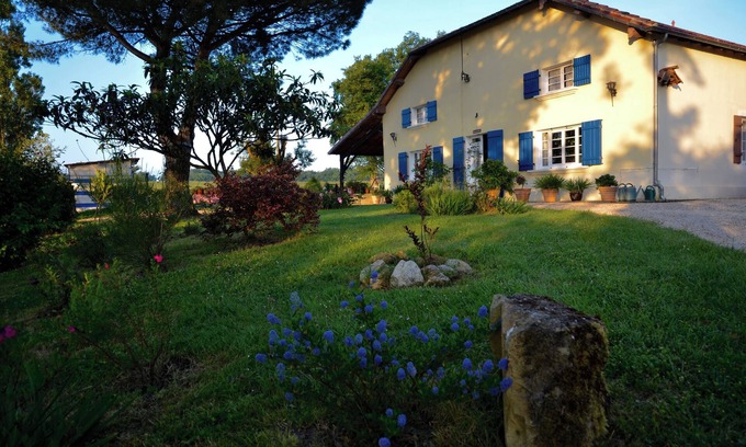 Demu House | Large bucolic cottage.