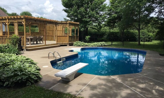 Saint-Andre-d'Argenteuil House | Large Campaign house - Mirabel - Heated pool