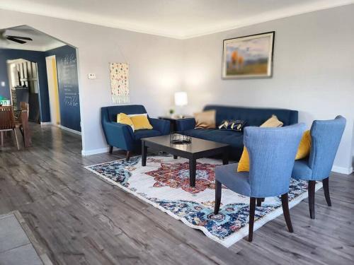 Detroit Apartment | Large Central Homelike Townhome