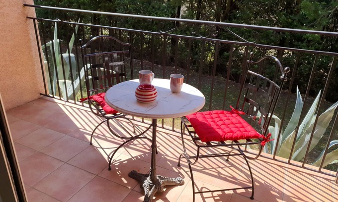 Aubais Bed & Breakfast | Large Chambre D'hôtes (2) Avec Terrasse au Calme. Pets Accepted